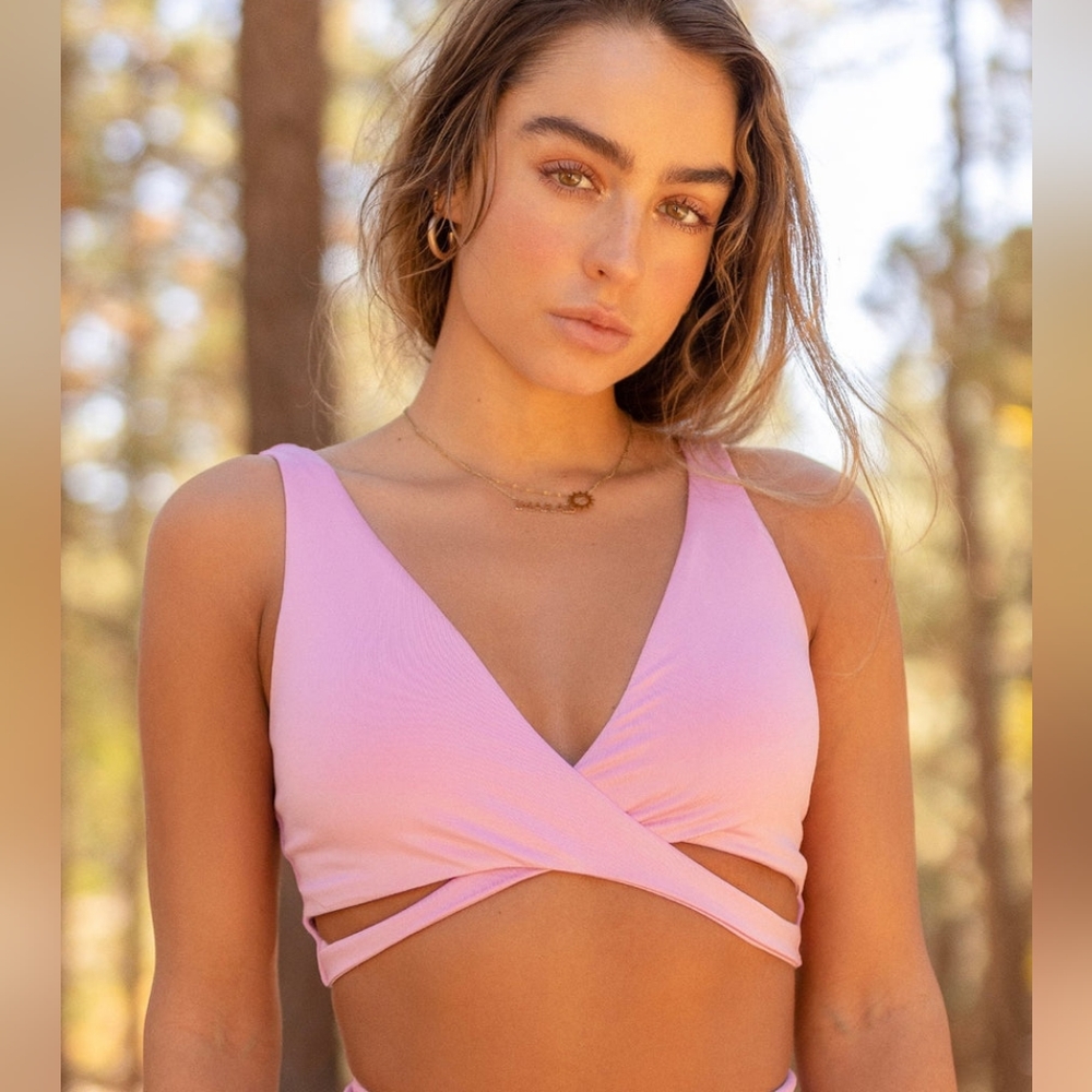 Free with Sommer Ray Purchase- Sommer Ray Crossover Sports Bra Pink
